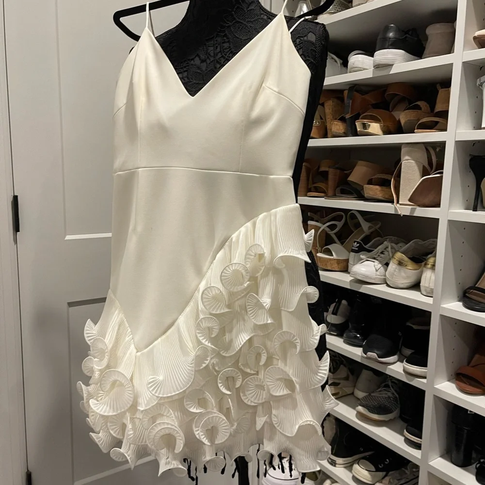 LA Maison Talulah - GOLDA Frill dress - Picture 2 of 4